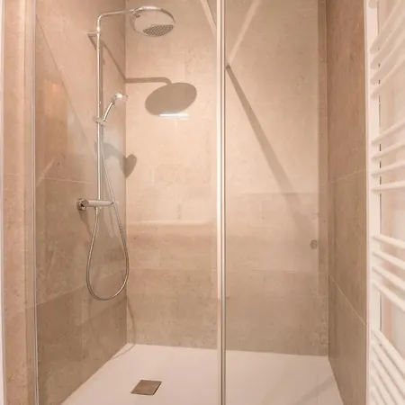 Brand New With Garden And Parking Διαμέρισμα *