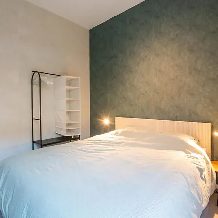 Brand New With Garden And Parking Οστένδη